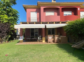 Casa adosada con piscina Soto Vistahermosa